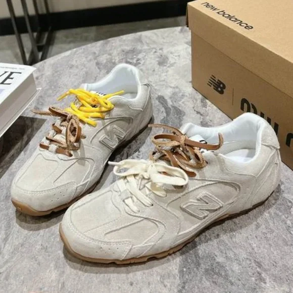 ポ*チ様 MIU MIU × New Balance サイズ42 New Balance X Miu Miu 530 | eBay